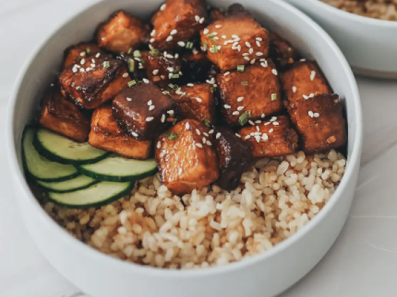 Crispy tofu bowl on rice with cucumbers 