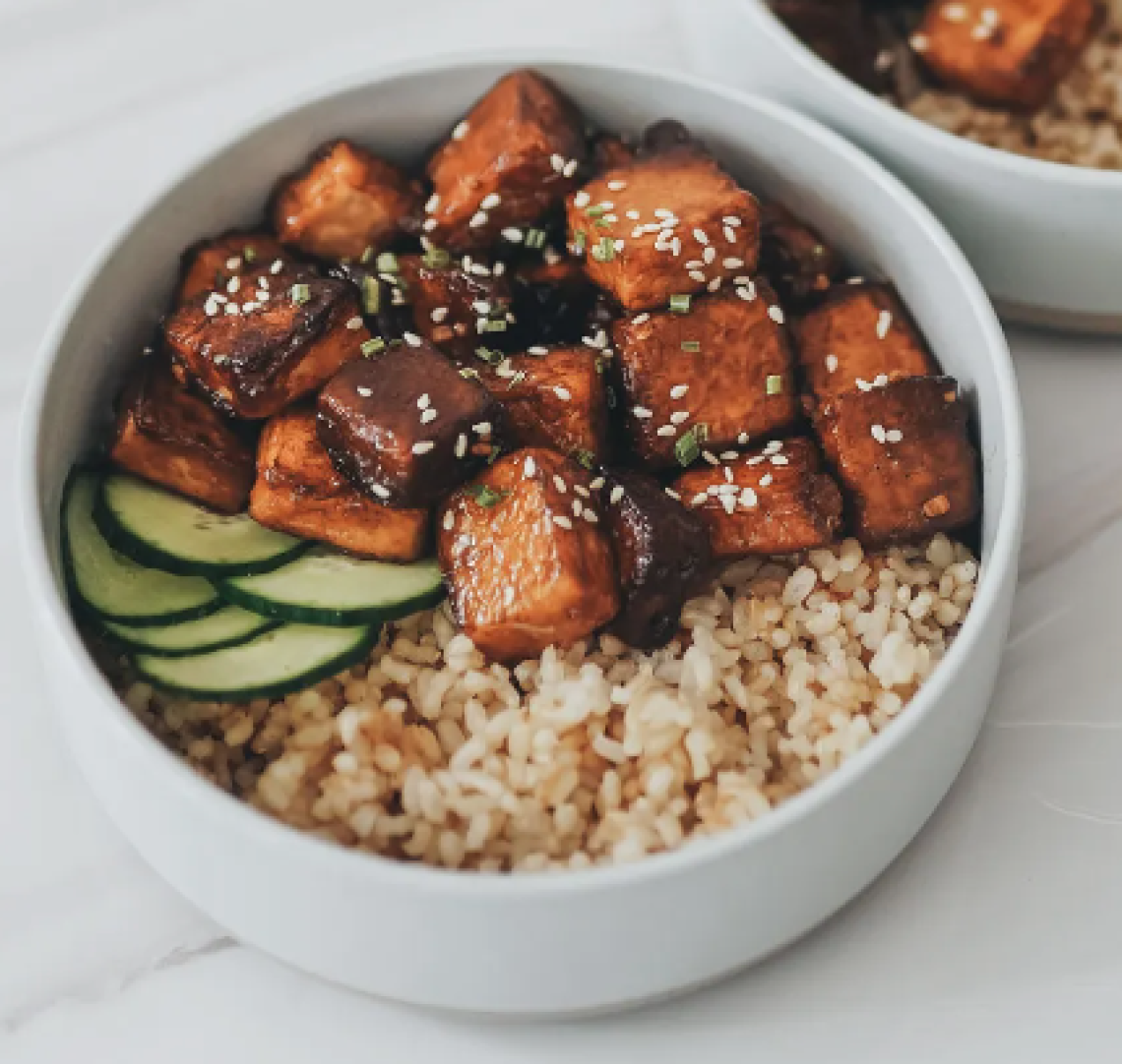 Crispy tofu bowl on rice with cucumbers 